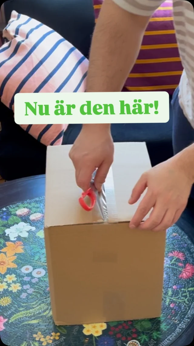 Nu är här, bok nummer två! ”När dinosaurierna tog över”. Mer info om officiell bokrelease kommer snart 😁

Finns att köpa direkt via @idusforlag eller de vanliga digitala bokhandlarna

——————

🇬🇧 Here it is, book number two! ”När dinosaurierna tog över/ When the dinosaurs took over”.

If you live outside of Sweden and want to buy the book (even if it’s in swedish 😅) you can buy it directly from me. Just send me a message.

#dinosaurs #paleontology #paleoart #dinosaurier #faktabok #barnböcker #evolution #books #illustration